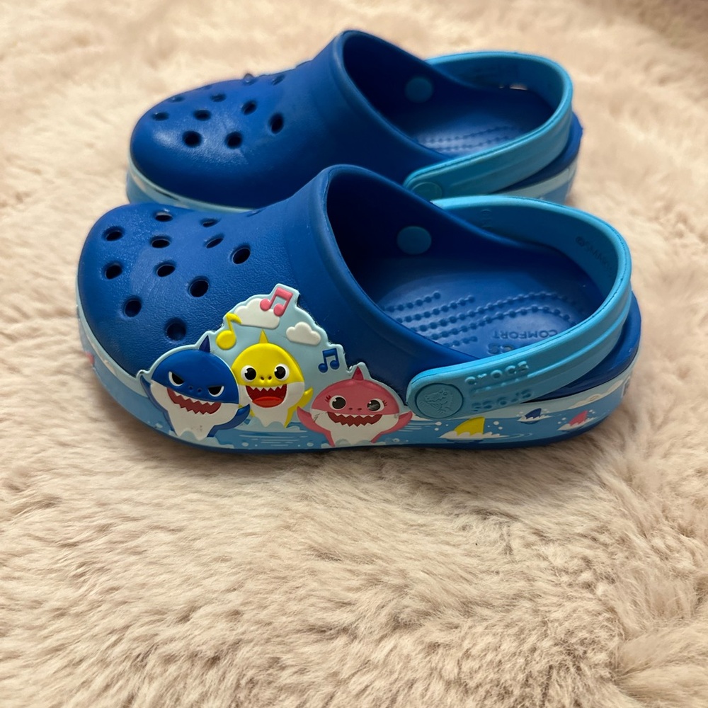 Toddler size 9, baby shark crocs